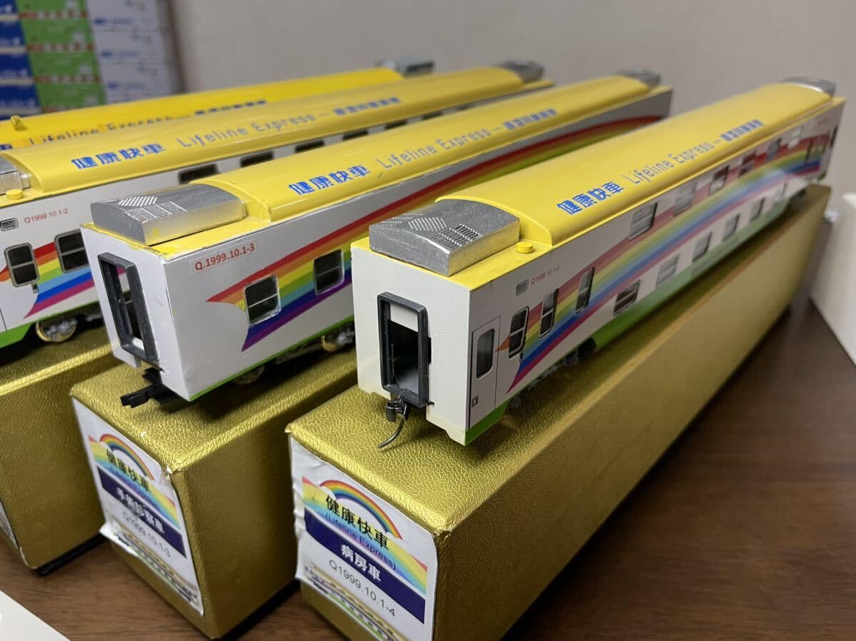 Amazon.co.jp: 中国鉄路 珍車健康快車+CMR LINE HXD3D試作車 : おもちゃ